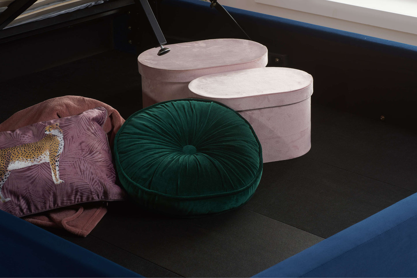 LOTTIE Ottoman bed